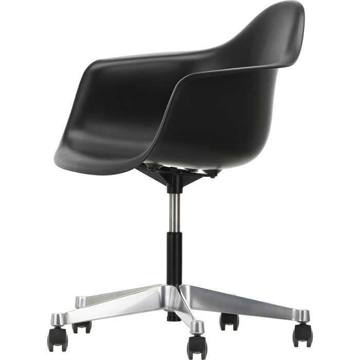 Eames Plastic Armchair Pacc - 12 Deep Black - Castors Soft - Skrivbordsstolar - Charles & Ray Eames - Svart