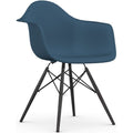Eames Plastic Armchair Daw - 83 Sea Blue - Black Maple - Matstolar - Charles & Ray Eames - Blå - Metall/trä/plast