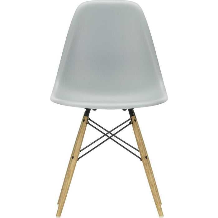 Eames Plastic Chair Dsw - 24 Light Grey - Ash Honey Tone - Matstolar - Charles & Ray Eames - Grå - Metall/trä/plast