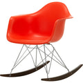 Eames Plastic Armchair Rar - 03 Poppy Red - Chrome Base - Dark Maple - Matstolar - Charles & Ray Eames - Röd - Metall/trä/plast