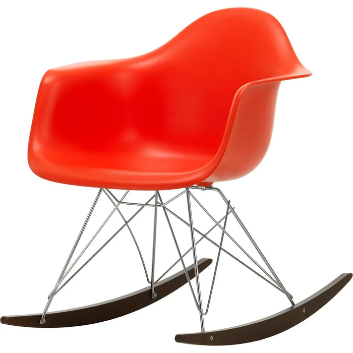 Eames Plastic Armchair Rar - 03 Poppy Red - Chrome Base - Dark Maple - Matstolar - Charles & Ray Eames - Röd - Metall/trä/plast