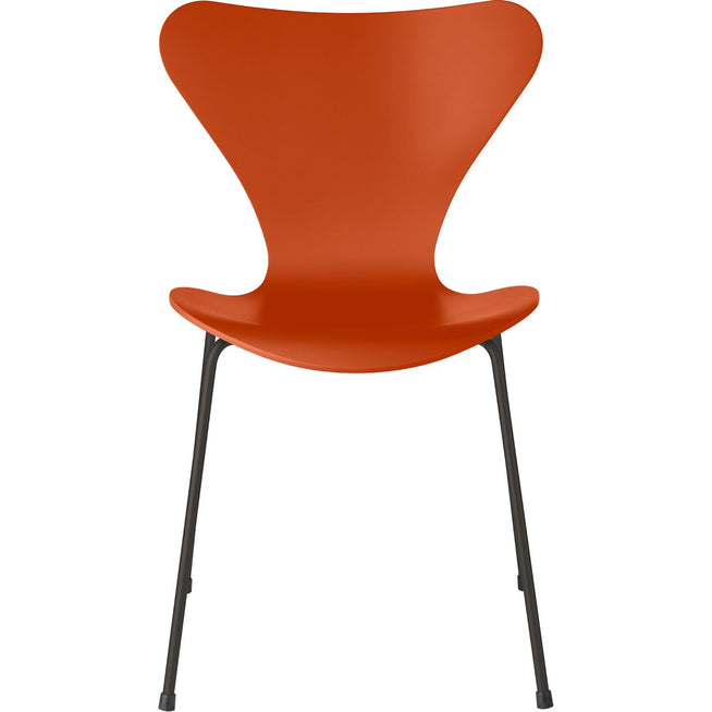 Photo of 3107 Seven, Coloured Ash, Venetian Red, Underframe Warm Graphite - Dining chairs - Arne Jacobsen - Red - Metal/wood
