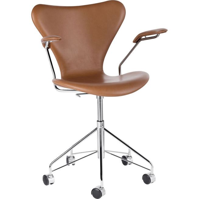 Photo of 3217 Sjuan - Full upholstery, Leather, Soft Walnut - Desk chairs - Arne Jacobsen - Brown