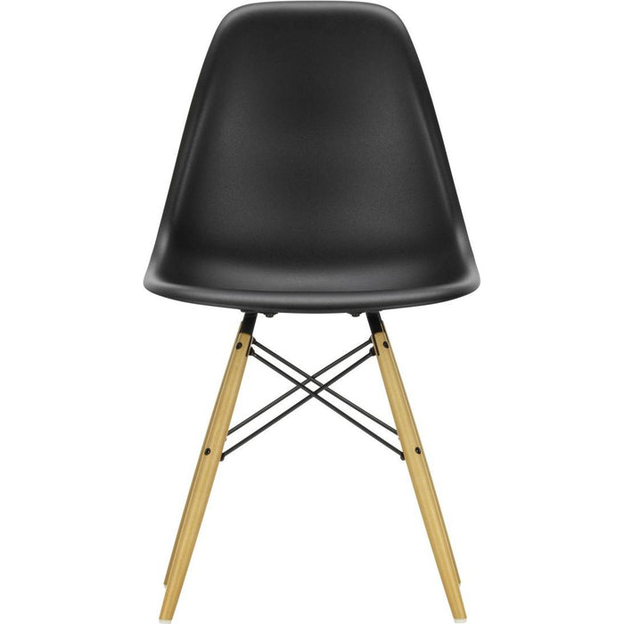 Eames Plastic Chair Dsw - 12 Deep Black - Golden Maple - Matstolar - Charles & Ray Eames - Svart - Metall/trä/plast