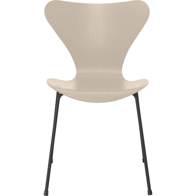 Photo of 3107 Seven, Coloured Ash, Venetian Red, Underframe Warm Graphite - Dining chairs - Arne Jacobsen - Red - Metal/wood