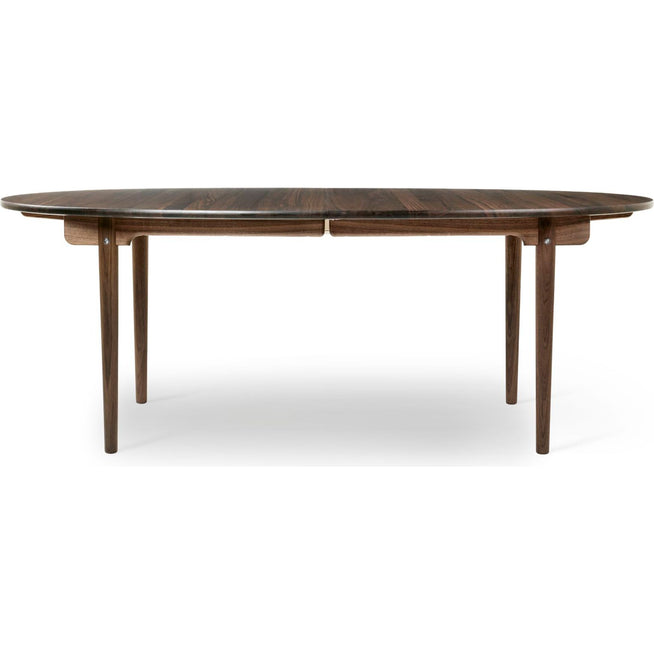 Photo of Ch339 dining table from Carl Hansen & Søn (walnut, oil, pull-out for