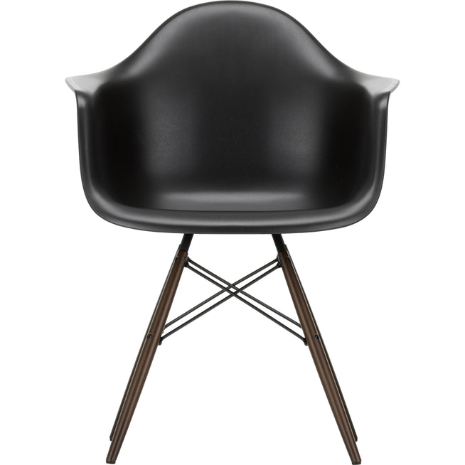 Photo of Eames Plastic Armchair Daw - 12 Deep Black - Dark Maple - Matstolar - Charles & Ray Eames - Svart - Metall/trä/plast