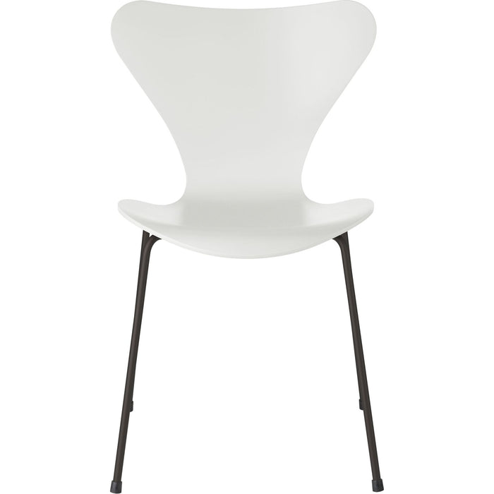 Photo of 3107 Seven, Coloured Ash, Venetian Red, Underframe Warm Graphite - Dining chairs - Arne Jacobsen - Red - Metal/wood