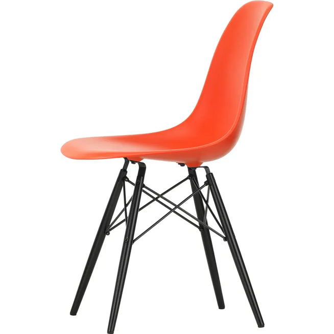 Photo of Eames Plastic Chair Dsw - 03 Poppy Red - Black Maple - Matstolar - Charles & Ray Eames - Röd - Metall/trä/plast