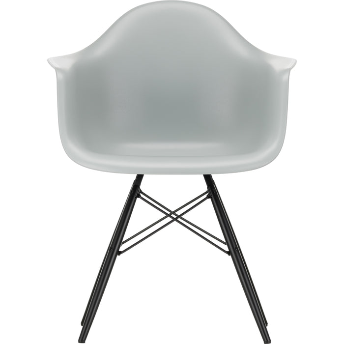 Eames Plastic Armchair Daw - 24 Light Grey - Black Maple - Matstolar - Charles & Ray Eames - Grå - Metall/trä/plast
