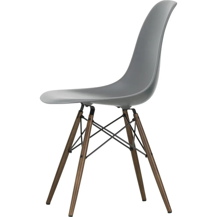 Eames Plastic Chair Dsw - 56 Granite Grey - Dark Maple - Matstolar - Charles & Ray Eames - Grå - Metall/trä/plast