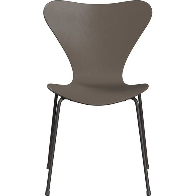 Photo of 3107 Seven, Coloured Ash, Venetian Red, Underframe Warm Graphite - Dining chairs - Arne Jacobsen - Red - Metal/wood