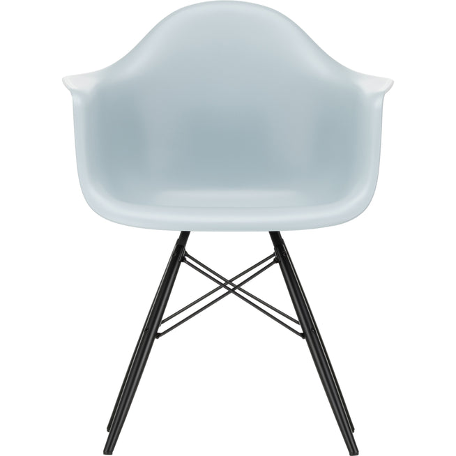Photo of Eames Plastic Armchair Daw - 23 Ice Grey - Black Maple - Matstolar - Charles & Ray Eames - Grå - Metall/trä/plast