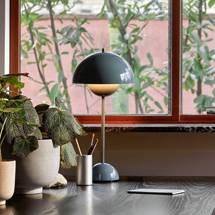 Photo of Flowerpot VP3 Table Lamp