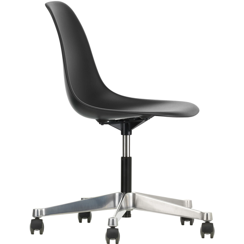 Photo of Eames Plastic Chair Pscc - 12 Deep Black - Castors Soft - Skrivbordsstolar - Charles & Ray Eames - Svart