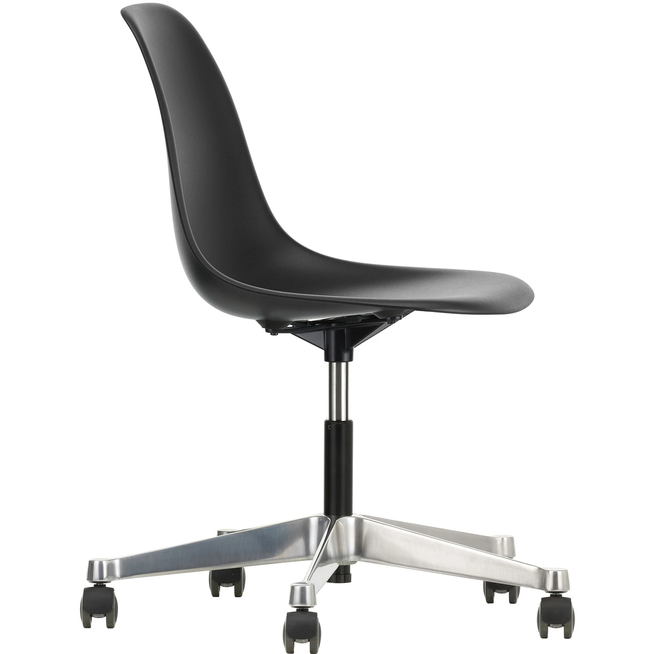 Photo of Eames Plastic Chair Pscc - 12 Deep Black - Castors Soft - Skrivbordsstolar - Charles & Ray Eames - Svart