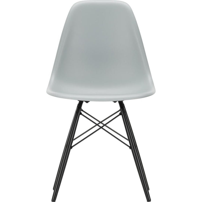 Eames Plastic Chair Dsw - 24 Light Grey - Black Maple - Matstolar - Charles & Ray Eames - Grå - Metall/trä/plast
