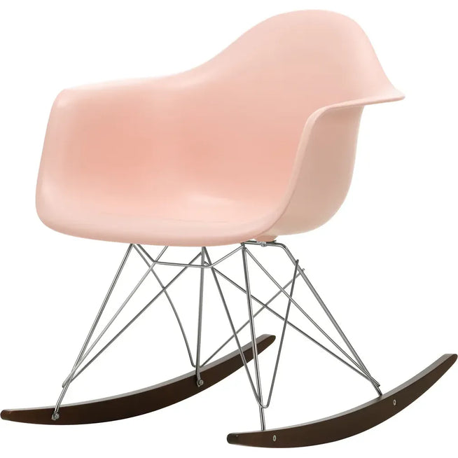 Photo of Eames Plastic Armchair Rar - 41 Pale Rose - Chrome Base - Dark Maple - Matstolar - Charles & Ray Eames - Rosa - Metall/trä/plast