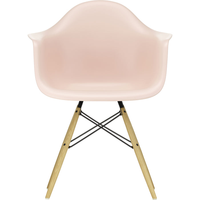 Eames Plastic Armchair Daw - 41 Pale Rose - Ash Honey Tone - Matstolar - Charles & Ray Eames - Rosa - Metall/trä/plast
