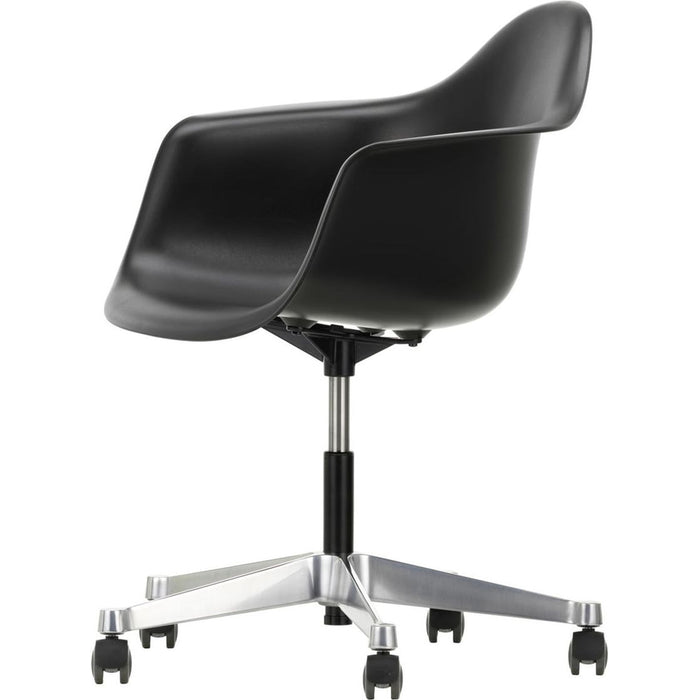 Eames Plastic Armchair Pacc - 12 Deep Black - Castors Soft - Skrivbordsstolar - Charles & Ray Eames - Svart