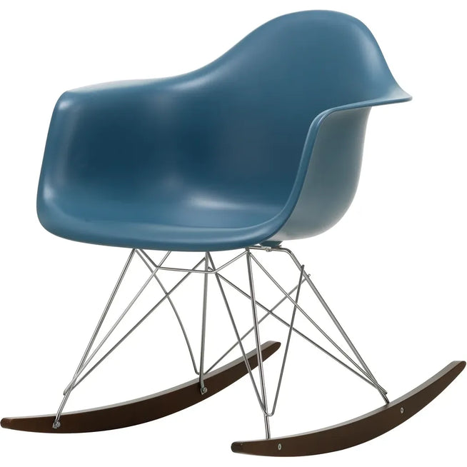 Photo of Eames Plastic Armchair Rar - 83 Sea Blue - Chrome Base - Dark Maple - Matstolar - Charles & Ray Eames - Blå - Metall/trä/plast