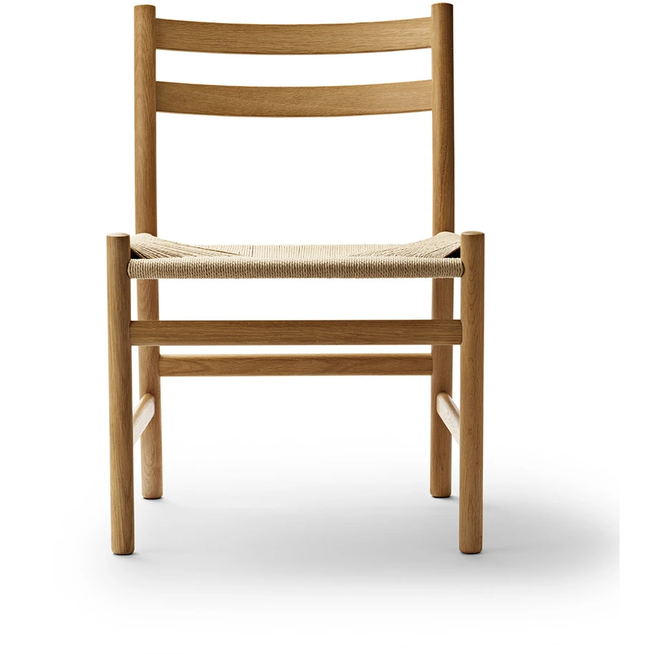 Photo of The Ch47 Chair by Hans J. Wegner (oak, black