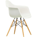 Eames Plastic Armchair Daw - 24 Light Grey - Golden Maple - Matstolar - Charles & Ray Eames - Grå - Metall/trä/plast