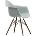 Eames Plastic Armchair Daw - 24 Light Grey - Dark Maple - Matstolar - Charles & Ray Eames - Grå - Metall/trä/plast