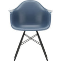 Eames Plastic Armchair Daw - 83 Sea Blue - Black Maple - Matstolar - Charles & Ray Eames - Blå - Metall/trä/plast