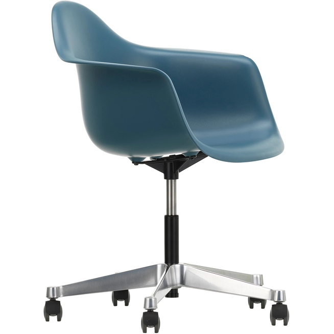 Photo of Eames Plastic Armchair Pacc - 83 Sea Blue - Castors Hard - Skrivbordsstolar - Charles & Ray Eames - Blå