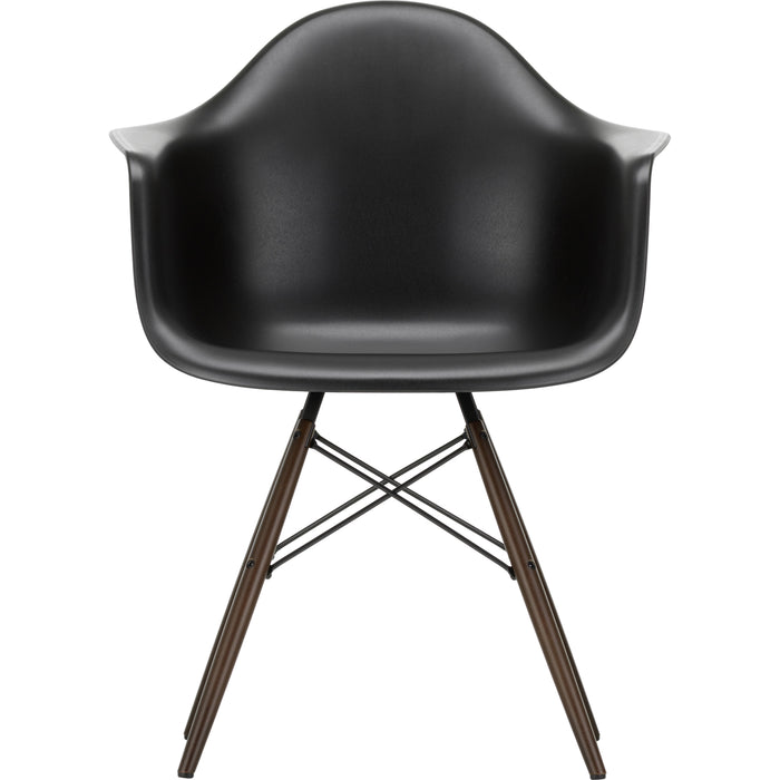 Eames Plastic Armchair Daw - 12 Deep Black - Dark Maple - Matstolar - Charles & Ray Eames - Svart - Metall/trä/plast