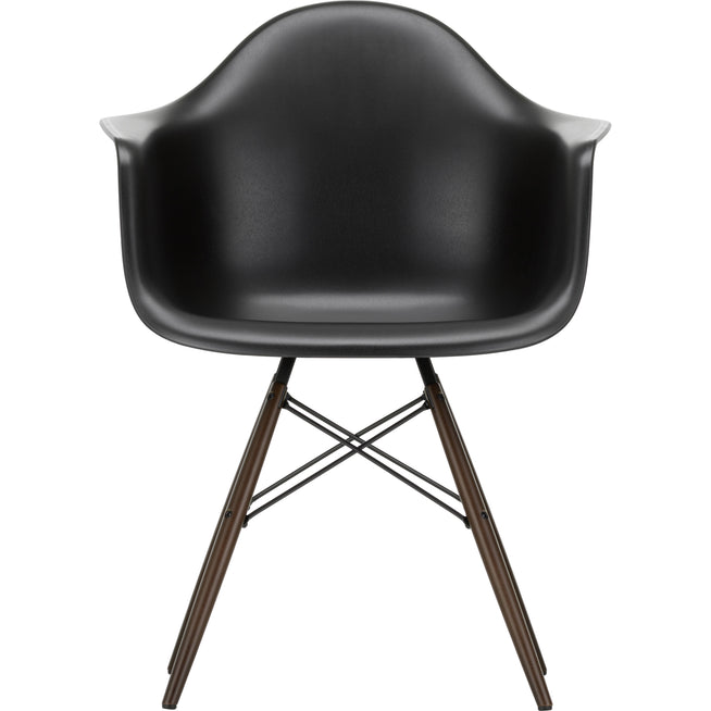 Photo of Eames Plastic Armchair Daw - 12 Deep Black - Dark Maple - Matstolar - Charles & Ray Eames - Svart - Metall/trä/plast