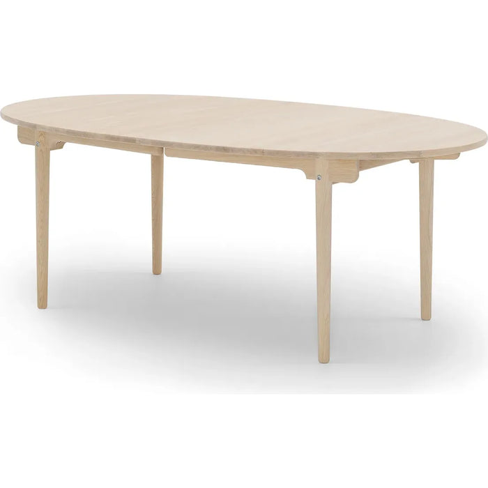 Ch338 dining table from Carl Hansen & Søn (beech, soap, pull-out for