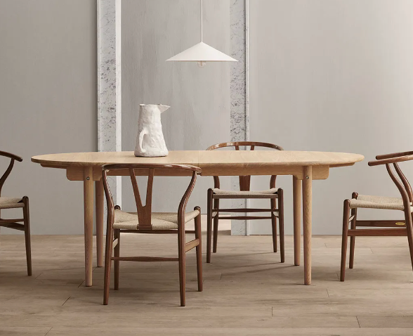 CH338 Dining Table (with space for 2 leaves)