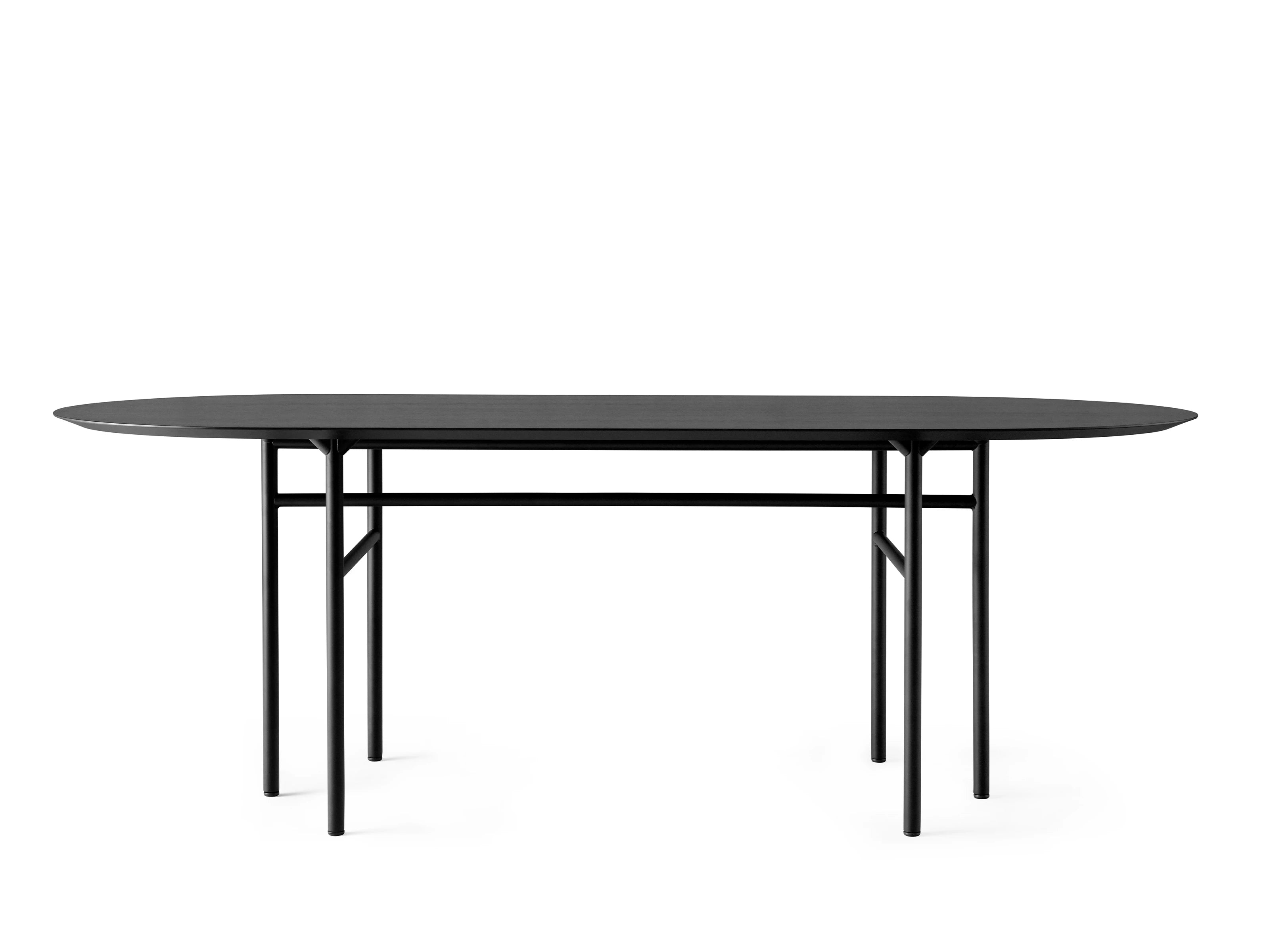 Snaregade Oval Table