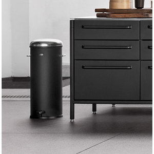 Photo of VIPP 17 Pedal bin 30 L / 8 gal