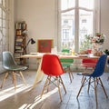 Eames Plastic Chair Dsw - 03 Poppy Red - Dark Maple - Matstolar - Charles & Ray Eames - Röd - Metall/trä/plast