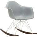 Eames Plastic Armchair Rar - 24 Light Grey - White Base - Dark Maple - Matstolar - Charles & Ray Eames - Grå - Metall/trä/plast