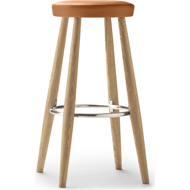 Photo of Carl Hansen - Ch56 High Stool, Soaped Oak, Leather Group A Loke - 7050 - Bar stools & bar stools - Hans J. Wegner - Wood - Leather/metal/wood