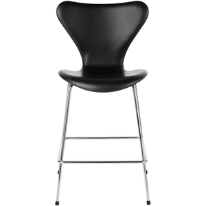 3187 Sjuan - Fully upholstered, Leather, Essential Black - Bar stools & Bar stools - Arne Jacobsen - Black - Leather/metal/wood