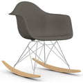 Eames Plastic Armchair Rar - 56 Granite Grey - Chrome Base/golden Maple - Matstolar - Charles & Ray Eames - Grå - Metall/trä/plast