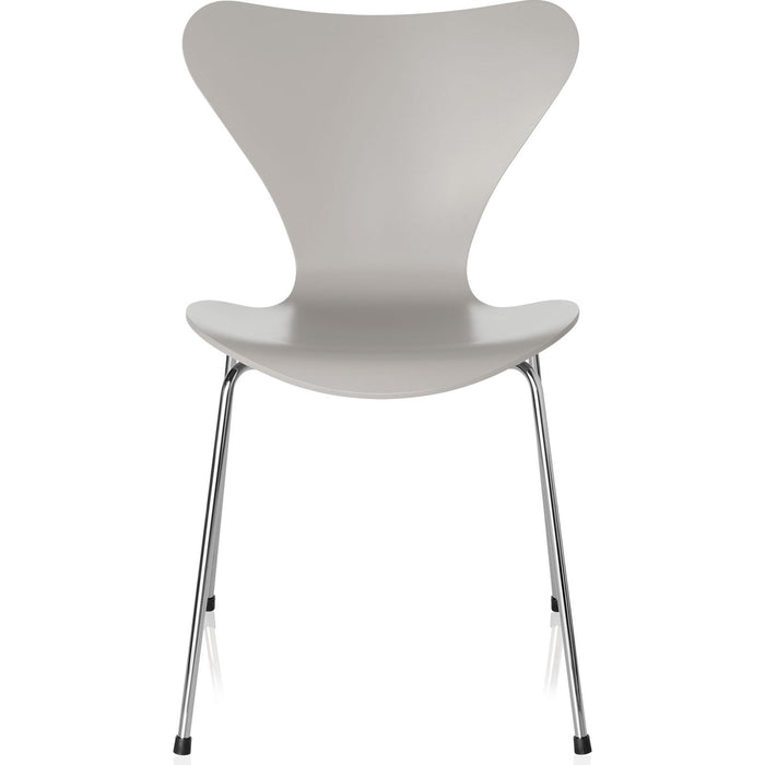 Photo of 3107 Sjuan, lacquered beech veneer, Nine Grey - Dining chairs - Arne Jacobsen - Grey - Metal/wood