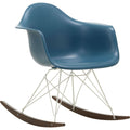 Eames Plastic Armchair Rar - 83 Sea Blue - White Base - Dark Maple - Matstolar - Charles & Ray Eames - Blå - Metall/trä/plast