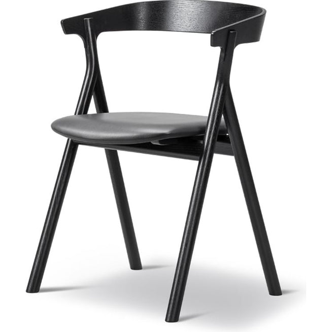Photo of Yksi 3341 Chair Leather Premium 88-oak Black lacquer