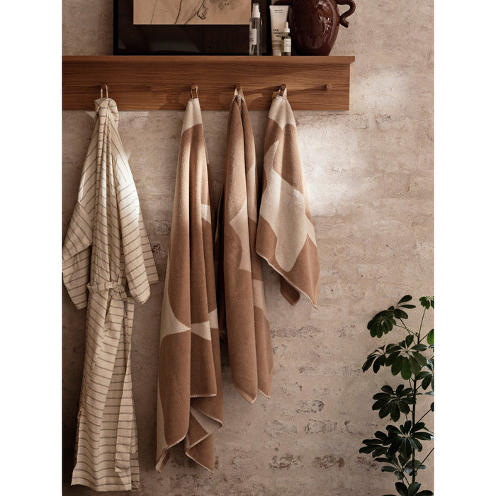 Photo of Ebb Bath Towel - Bath Towel - Sand/off-white - W70 x D1 x H140 cm