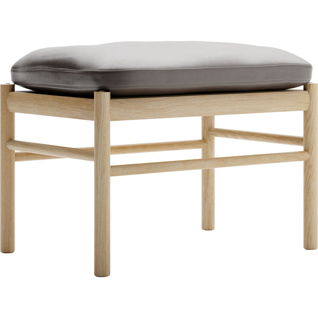 Photo of Carl Hansen - Ow149f - Colonial Footstool, Oiled Oak, Leather Group B Thor - 306 - Footstools - Ole Wanscher - Brown - Leather/Wood