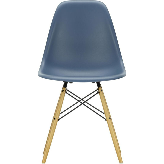 Photo of Eames Plastic Chair Dsw - 83 Sea Blue - Golden Maple - Matstolar - Charles & Ray Eames - Blå - Metall/trä/plast