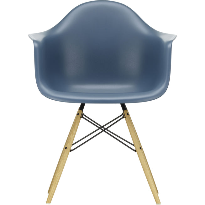 Photo of Eames Plastic Armchair Daw - 83 Sea Blue - Ash Honey Tone - Matstolar - Charles & Ray Eames - Blå - Metall/trä/plast