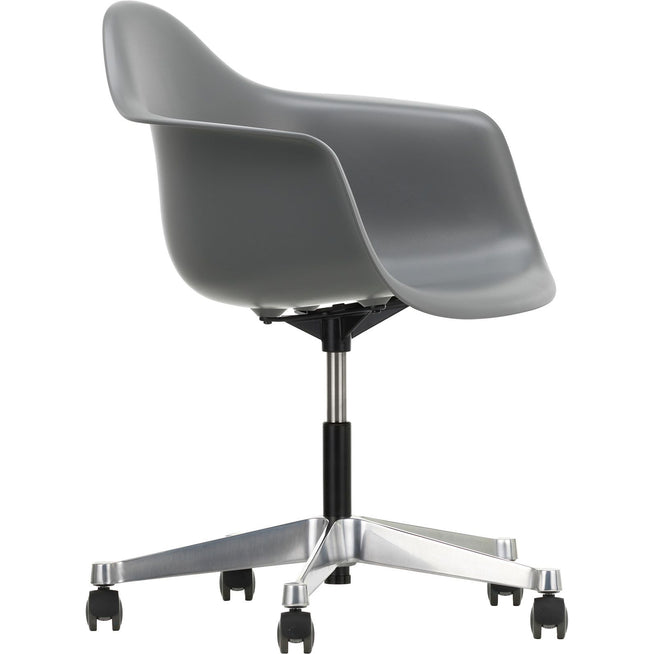 Photo of Eames Plastic Armchair Pacc - 56 Granite Grey - Castors Soft - Skrivbordsstolar - Charles & Ray Eames - Grå