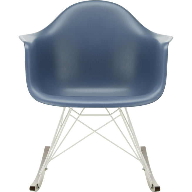 Photo of Eames Plastic Armchair Rar - 83 Sea Blue - White Base - Dark Maple - Matstolar - Charles & Ray Eames - Blå - Metall/trä/plast